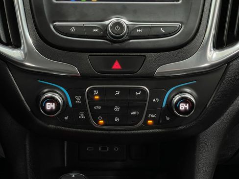 Used 2020 Chevrolet Equinox LT image 23