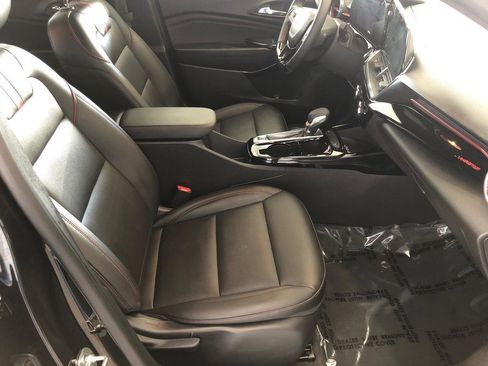 Used 2025 Chevrolet Trax RS w/ Sunroof Package FWD image 11