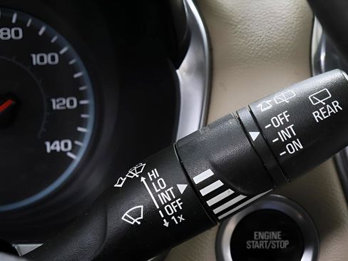 Used 2023 Chevrolet Traverse LS FWD image 17
