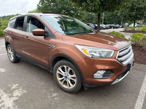 Used 2017 Ford Escape SE AWD/4WD image 3