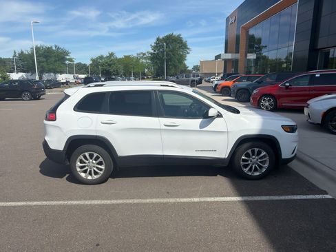Used 2020 Jeep Cherokee Latitude w/ Cold Weather Group FWD image 4