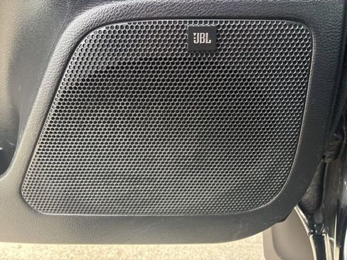 Used 2019 Toyota Tacoma TRD Sport image 17