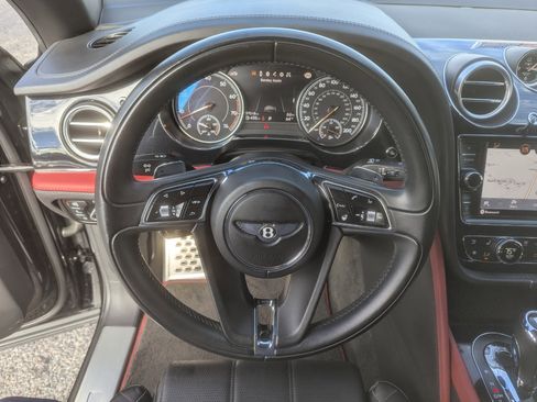 Used 2018 Bentley Bentayga Mulliner image 17