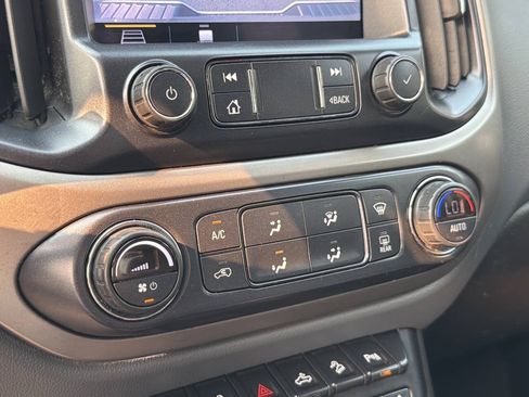 Used 2019 Chevrolet Colorado Z71 AWD/4WD image 37
