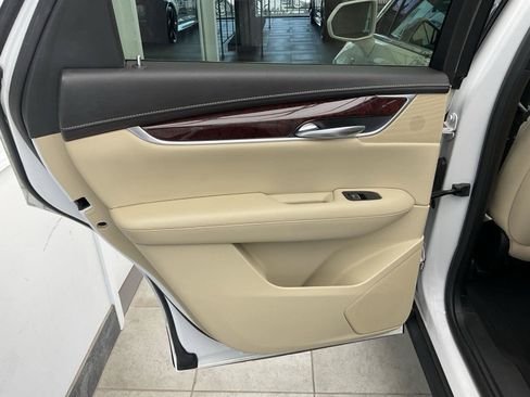 Used 2017 Cadillac XT5 Luxury w/ Driver Awareness Package AWD/4WD image 11