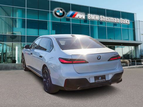 Used 2025 BMW 740i w/ Premium Package image 6