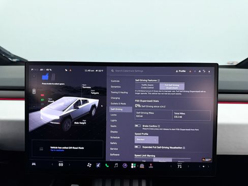 Used 2024 Tesla Cybertruck AWD Crew Cab image 9