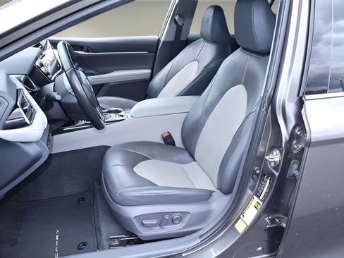 Certified 2020 Toyota Camry XLE image 14