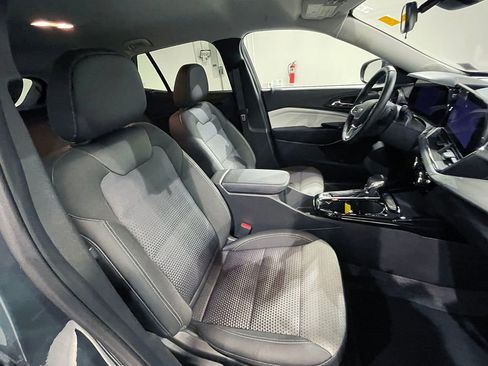 Used 2025 Chevrolet Trax LT w/ Driver Confidence Package FWD image 25