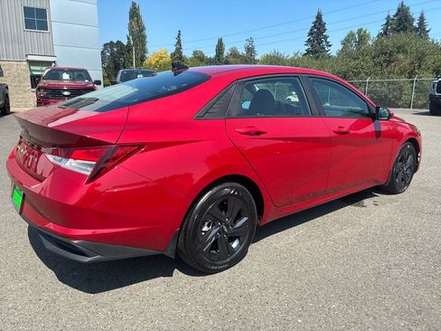 Used 2022 Hyundai Elantra SEL FWD image 6