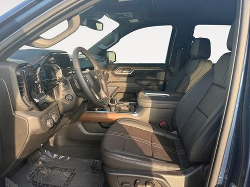 Used 2022 Chevrolet Silverado 1500 High Country w/ High Country Premium Package image 9