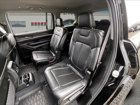 Used 2024 Jeep Grand Cherokee L Limited w/ Luxury Tech Group II image 23