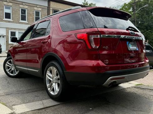 Used 2016 Ford Explorer XLT w/ Equipment Group 202A image 4