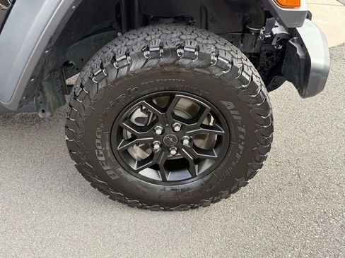 Used 2024 Jeep Wrangler Unlimited Sport AWD/4WD image 12