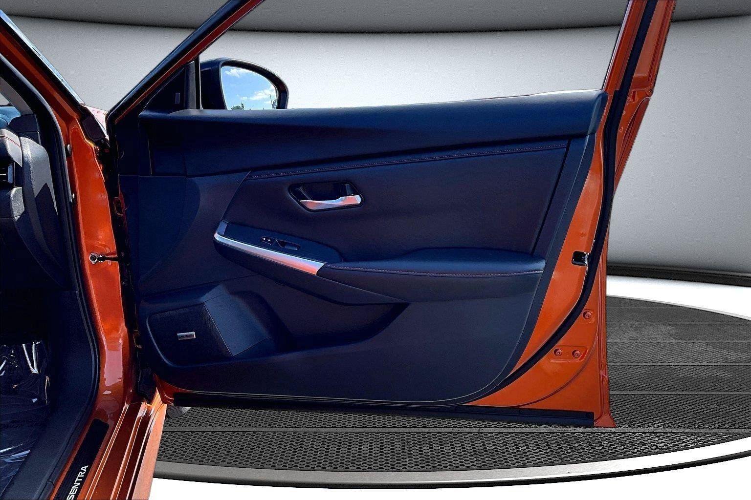 Used 2025 Nissan Sentra SR w/ SR Premium Package FWD image 27