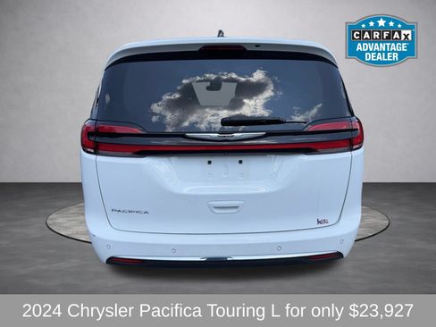 Used 2024 Chrysler Pacifica Touring-L FWD image 4