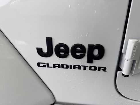 Used 2022 Jeep Gladiator Sport AWD/4WD image 12