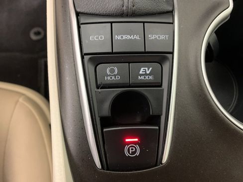 Used 2023 Toyota Camry LE image 27