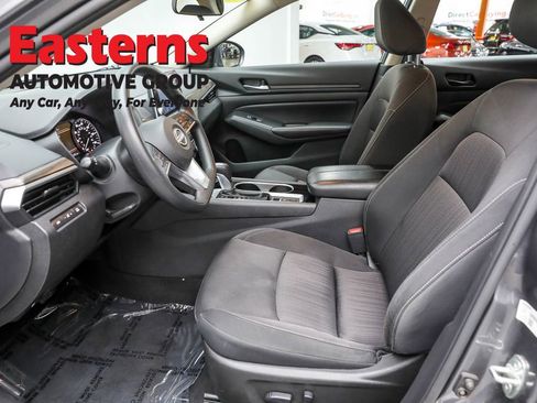 Used 2024 Nissan Altima 2.5 SV image 14