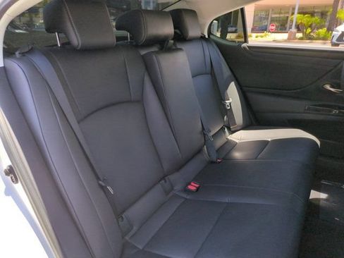 Used 2025 Lexus ES 300h w/ Premium Package FWD image 29
