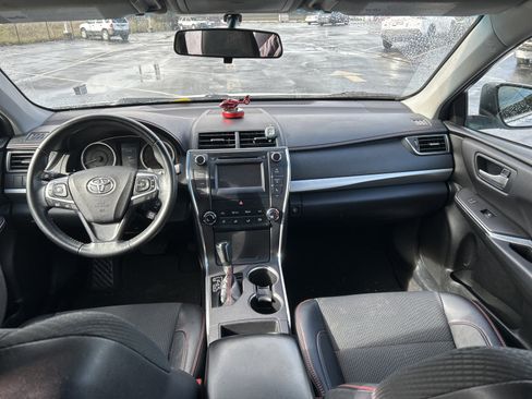 Used 2016 Toyota Camry SE image 5