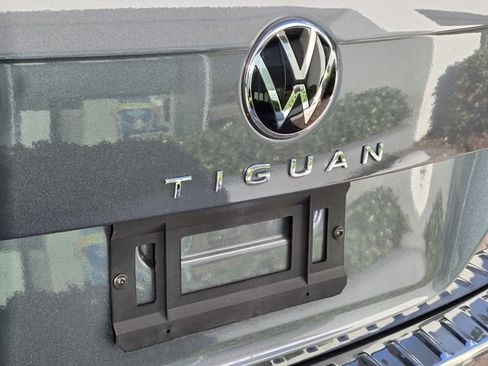 Certified 2023 Volkswagen Tiguan SE FWD image 9