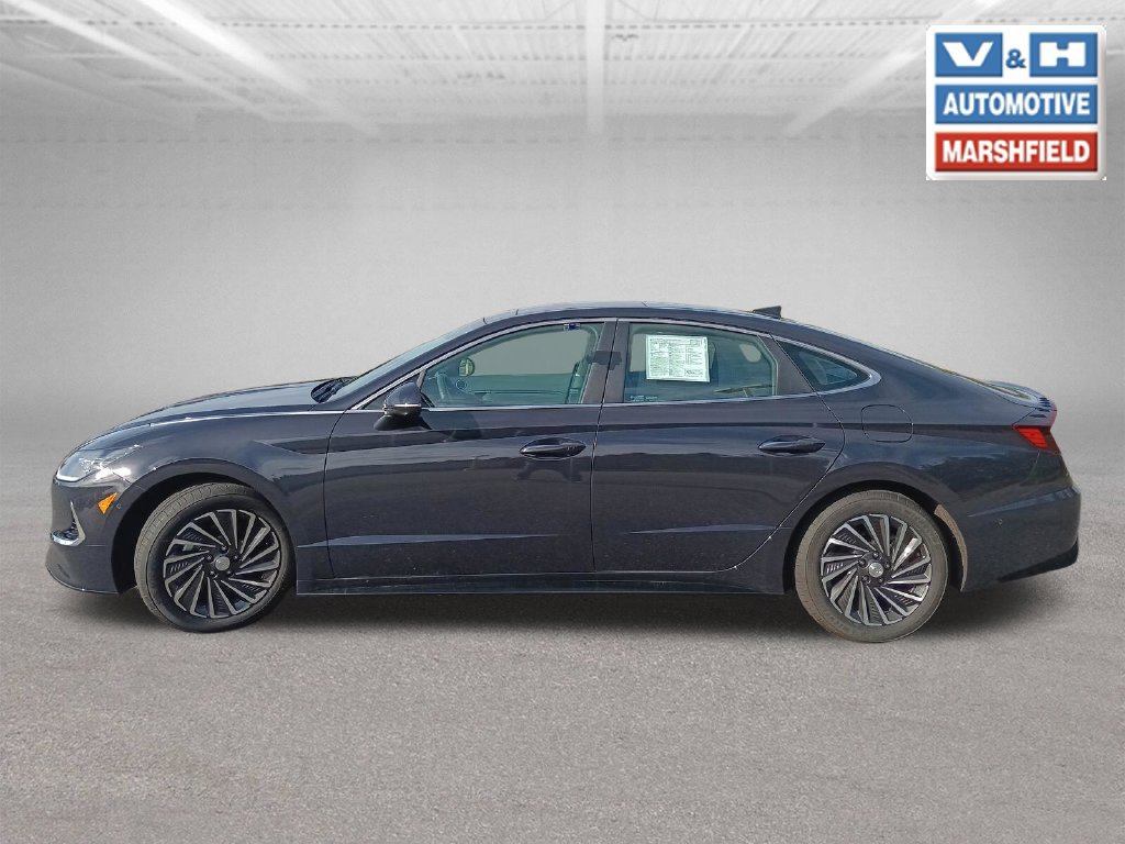 Used 2023 Hyundai Sonata Limited w/ Cargo Package FWD image 2