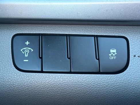 Used 2017 Hyundai Elantra SE image 15