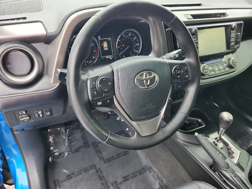 Used 2018 Toyota RAV4 Limited FWD image 18