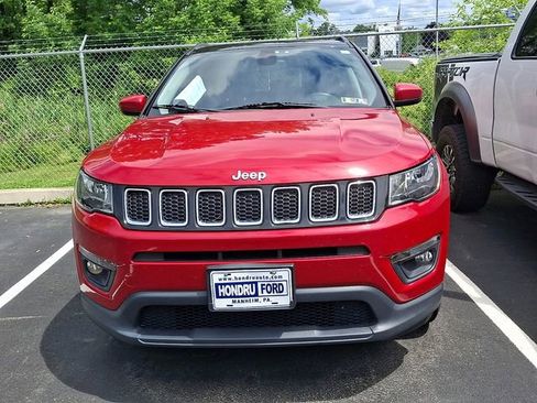 Used 2018 Jeep Compass Latitude w/ Popular Equipment Group AWD/4WD image 3