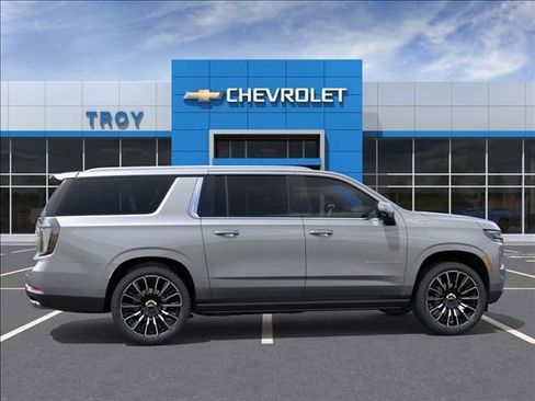 New 2026 Chevrolet Suburban High Country AWD/4WD image 5