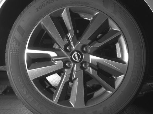 Used 2025 Nissan Versa SV image 15