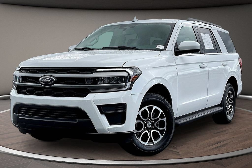 Used 2024 Ford Expedition XLT RWD image 3