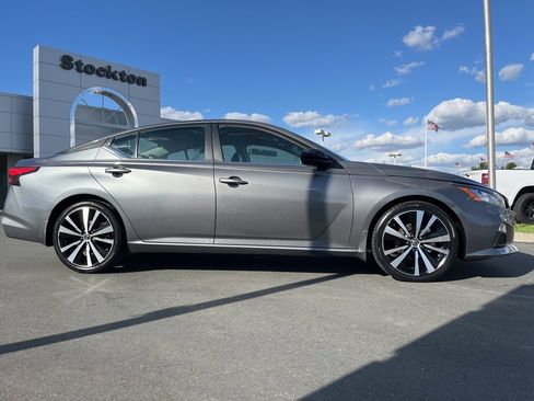 Used 2022 Nissan Altima 2.5 SR image 3