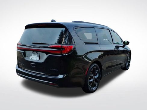 Used 2026 Chrysler Pacifica Limited w/ S Appearance Package FWD image 5