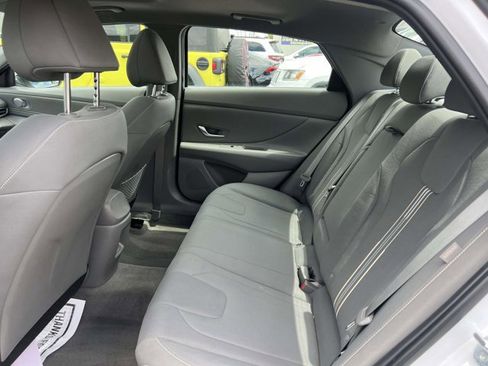 Used 2025 Hyundai Elantra SEL FWD image 10