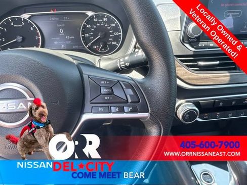 Used 2025 Nissan Altima 2.5 SV FWD image 17