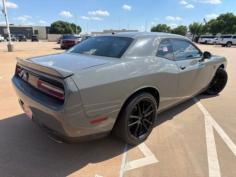 Used 2019 Dodge Challenger SXT RWD image 3