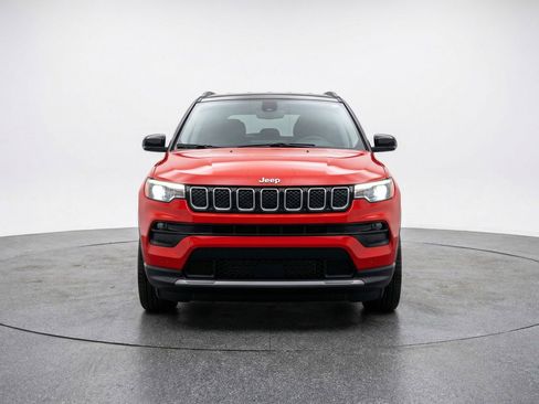 Used 2025 Jeep Compass Limited image 2
