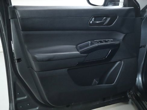 Used 2025 Nissan Pathfinder SV image 17