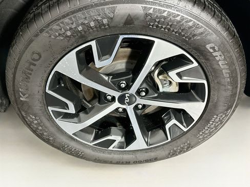 Used 2025 Kia Sportage EX FWD image 11