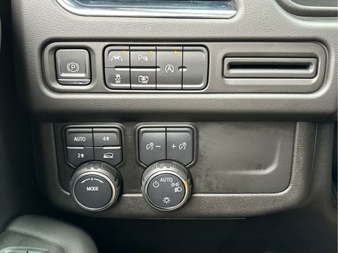 Used 2023 Chevrolet Suburban LT w/ Luxury Package image 27