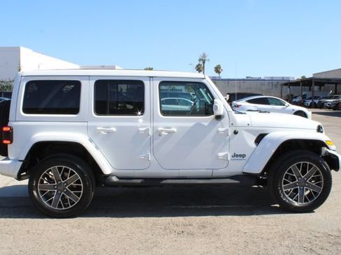 Used 2023 Jeep Wrangler Unlimited Sahara AWD/4WD image 3