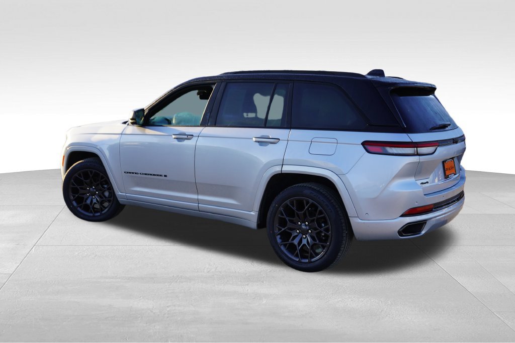 Used 2025 Jeep Grand Cherokee Summit w/ Obsidian Package AWD/4WD image 9