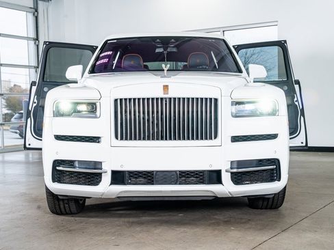 Used 2021 Rolls-Royce Cullinan image 3