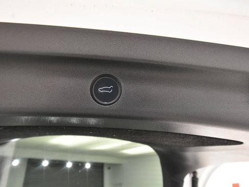 Used 2022 Tesla Model Y Long Range AWD/4WD image 34