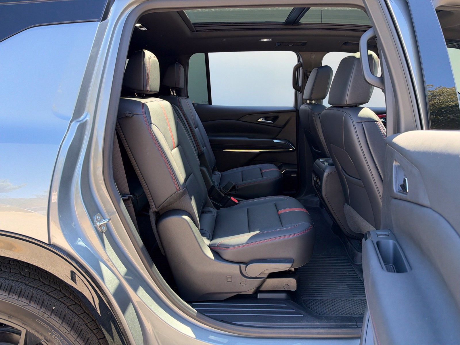 Used 2026 Chevrolet Traverse RS FWD image 38