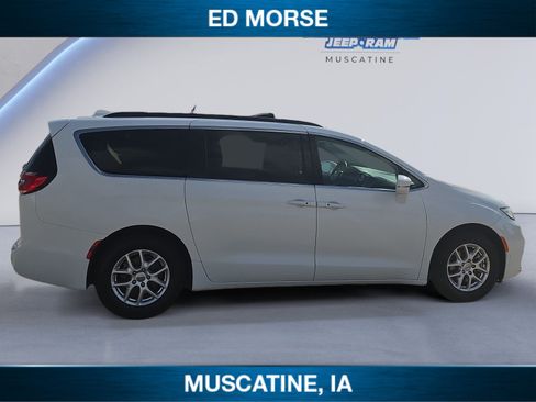 Certified 2022 Chrysler Pacifica Touring-L FWD image 6