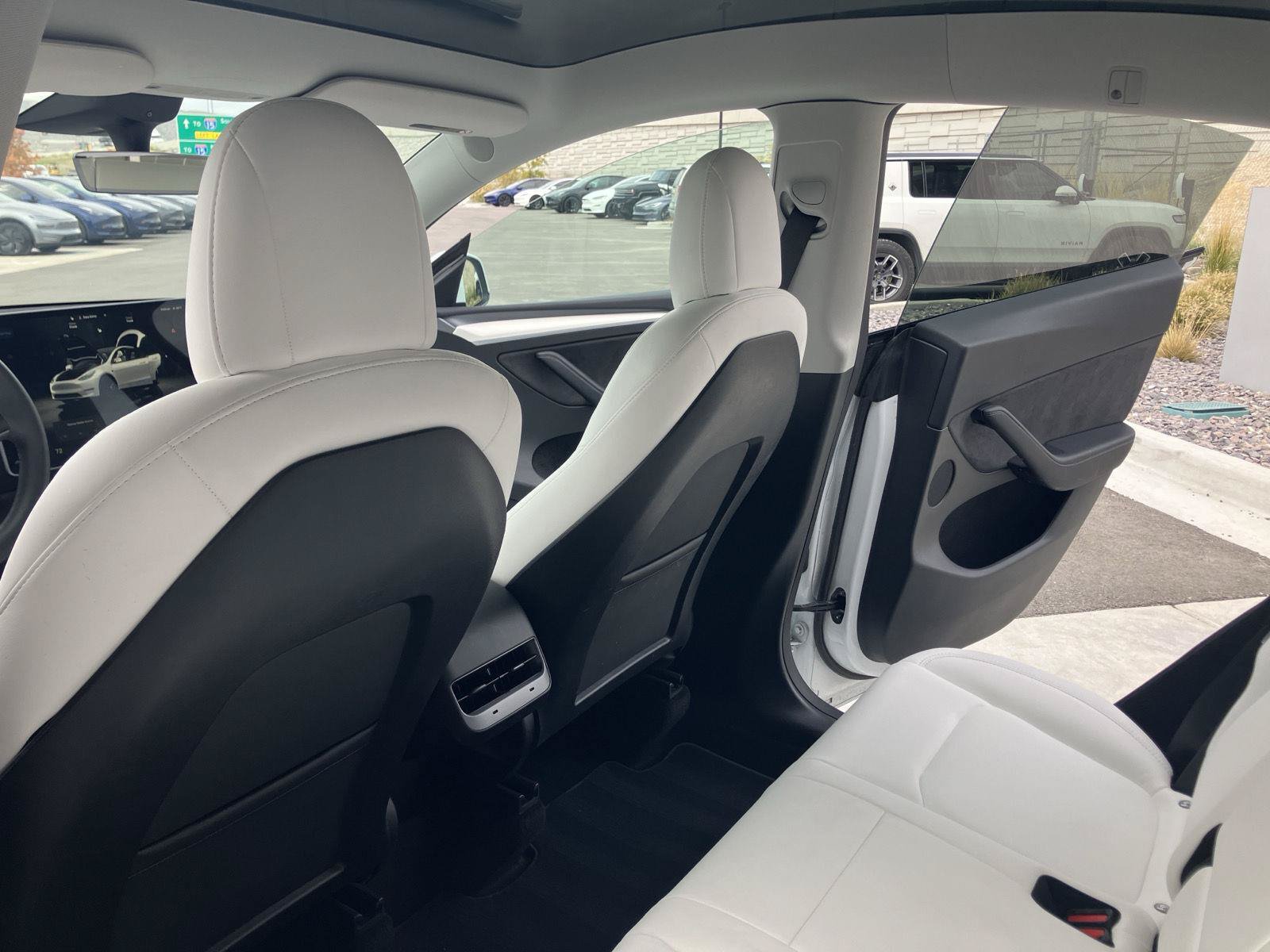 Used 2023 Tesla Model Y Performance AWD/4WD image 15