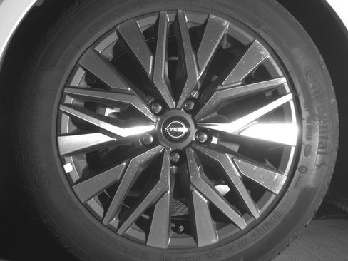 Used 2025 Nissan Altima 2.5 SV FWD image 12